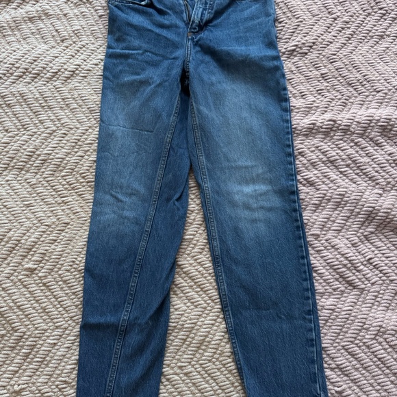 Frame Relaxed High Rise Jean - Picture 2 of 4